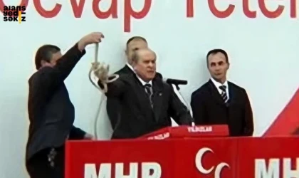 Kürsüden ip attığı dönemi hatırlatarak tutum değişikliğini çok kıymetli buldu.