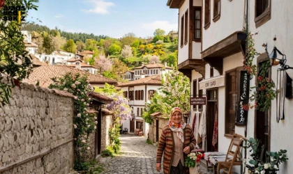 Termometreler 23 dereceyi görecek, salıdan itibaren artış bekleniyor.