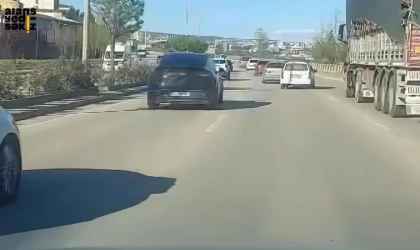 Trafiği tehlikeye atan sürücüye 90 bin lira para ve 60 gün ehliyet cezası.