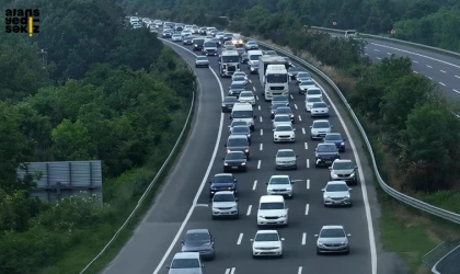 Kurban Bayramı tatilinin başlamasıyla yollarda yoğunluk yaşanıyor.