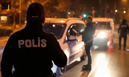 Operasyonlarda 43 kişi yakalanırken, silah ve uyuşturucu maddeler ele geçirildi.