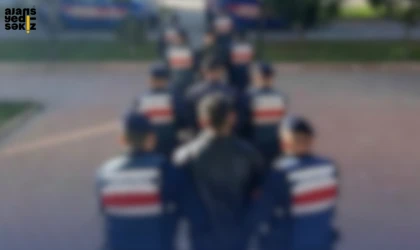 Operasyonlarda çok sayıda uyuşturucu madde ve bandrolsüz tütün ele geçirildi.