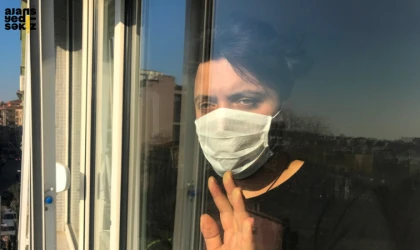 Tahliye edilen 3 Türk vatandaşı İstanbul'daki evlerinde sıkı gözetim altına alındı.