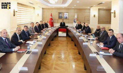 Vali Çağatay başkanlığında okul ve çevresinde alınacak güvenlik tedbirleri masaya yatırıldı.