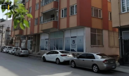 Yarı çıplak halde camdan atlayan öğrenci olayında yeni detaylar ortaya çıktı.