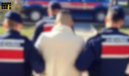 Düzenlenen iki operasyonda sentetik hap ve metamfetamin ele geçirildi. 4 kişi gözaltına alındı.