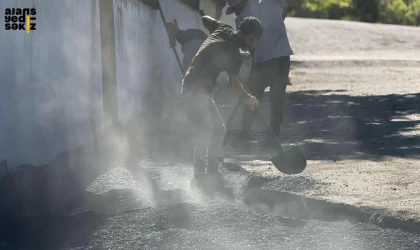 Kentin farklı noktalarında yol yenileme ve bakım çalışmaları devam ediyor.