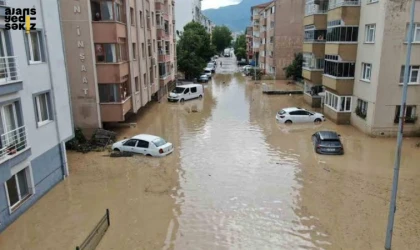 Cide'de 150'den fazla ev ve iş yeri su altında kaldı.