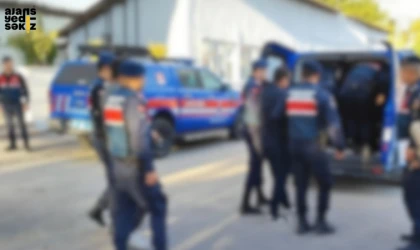 Operasyonda uyuşturucu madde ile kaçak sigara ve kıyılmış tütün ele geçirildi.
