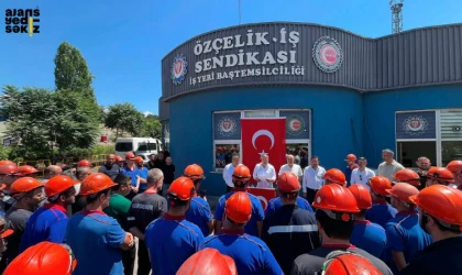 Öz Çelik-İş Karabük Şubesi, 15 Temmuz bildirisini emekçilerle birlikte okudu.