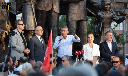 Özgür Özel, Batı Karadeniz programı kapsamında Safranbolu'da vatandaşlarla buluştu.