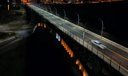 Bakım ve altyapı çalışmaları tamamlanan köprü yeniden trafiğe açıldı.