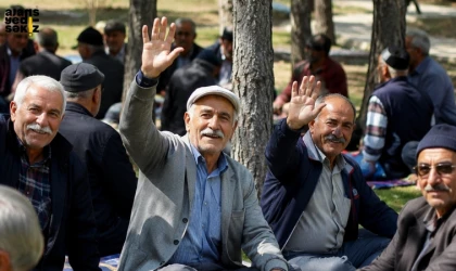 Bakan Şimşek, memur ve emekli maaşlarının en az enflasyon kadar artacağını söyledi.
