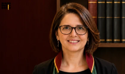 Avukat Sibel Şirin, baro tarihinde 16 yıl sonra göreve gelen ilk kadın başkan oldu.