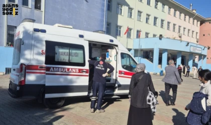Başakşehir'de eski mezun bir öğrenci, 8 kız öğrenciyi bıçakla yaraladı.