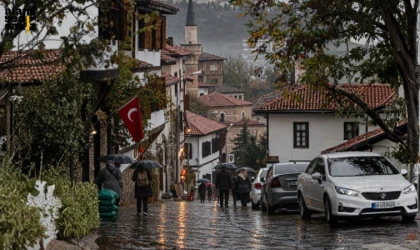 Hafta boyunca aralıklarla yağış görülecek, cuma günü sıcaklık 16° düşecek.