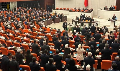 Yeni Partili milletvekilleri, Erdoğan'ın konuşması öncesi Genel Kurul'dan ayrıldı.